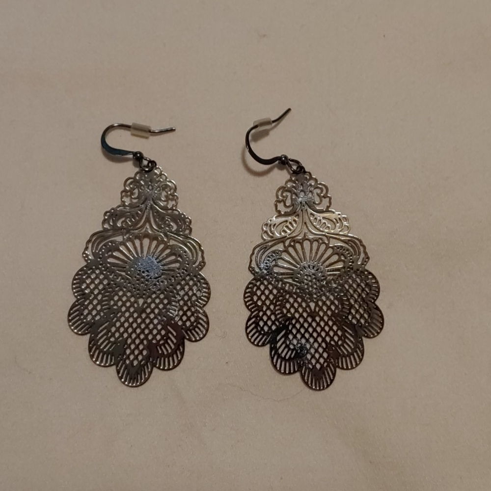Earrings - Picture 2 of 4